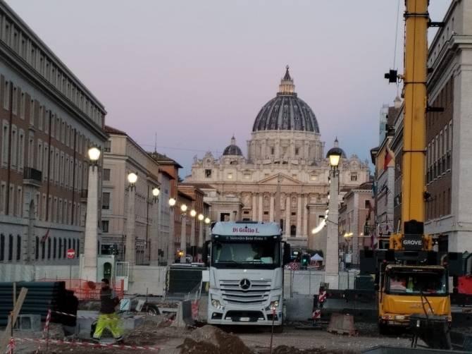 Macchine in Opera con Personale formato che usa  i Dispositivi secondo Normativa - autogruroma, autogru roma, 